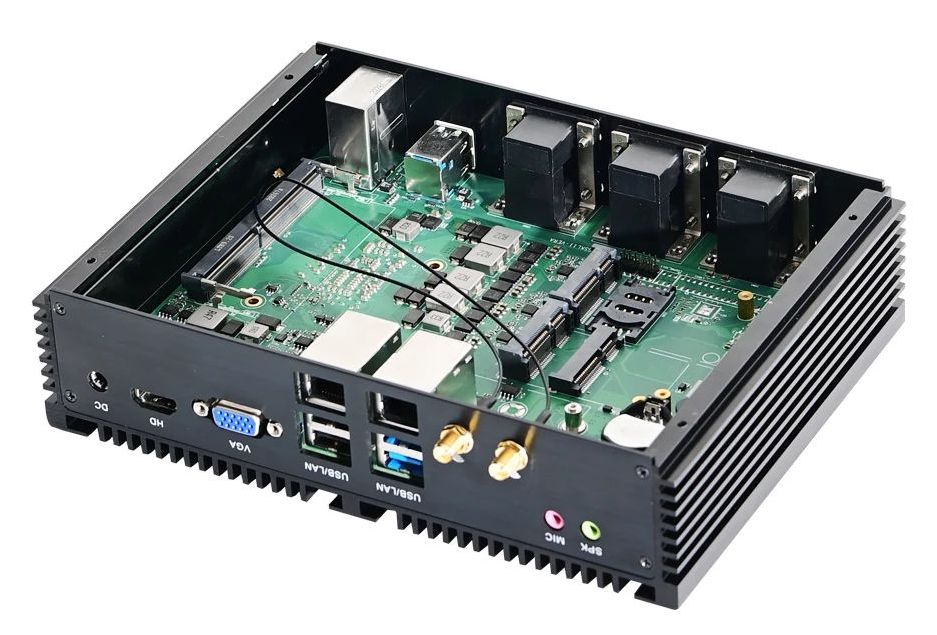 Inside a powerful fanless computer for industrial applications: In commerce, manufacturing, offices.