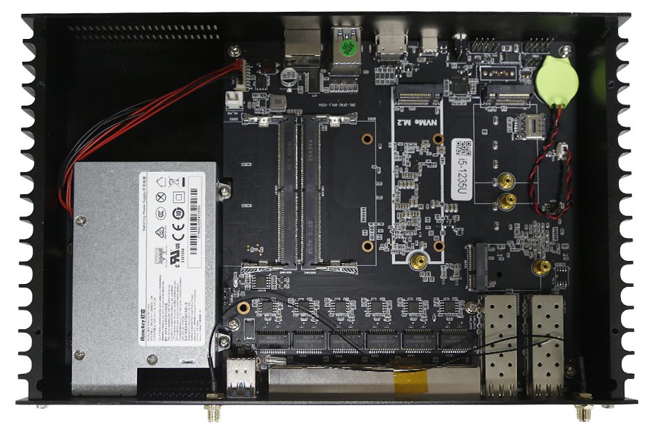 VenBOX SFP1-1215U Bezwentylatorowy aparat sieciowy | Zintegrowane zasilanie, 2x SODIMM, 2x M.2, 1x 2.5-calowe SATA