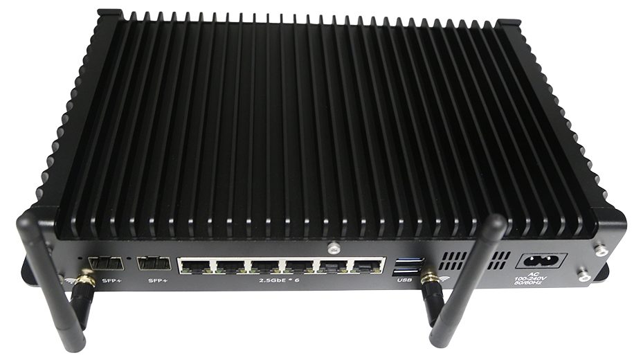 Szczegółowy widok portów sieciowego PC Intel i3-1215U 10G SFP+